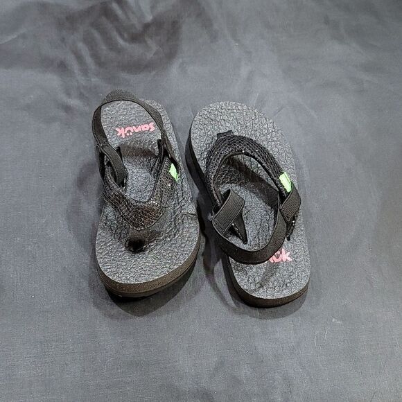 SANUK GIRL YOGA GLITTER STRAP SANDAL - Picture 6 of 13